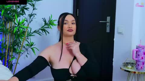 daliyaa_ online show from May 12, 5:00 pm