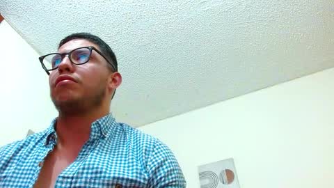 Snapshot of damian_ferrer01 chatting on October 17, 1:09 am damian_ferrer01 online show from October 17, 1:09 am