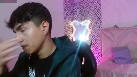 damian_tay online show from June 3, 11:35 am