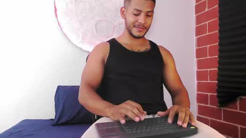 instagram damiannreed. online show from December 2, 6:38 pm