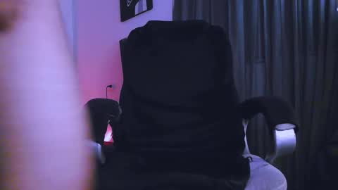 instagram damiannreed. online show from March 11, 10:40 am