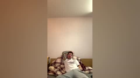 damo111694 online show from March 4, 10:51 pm