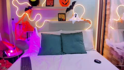 D A N online show from October 28, 1:56 pm