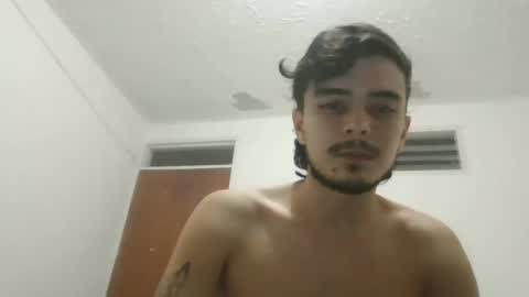 Snapshot of dani_42017 chatting on January 8, 1:32 am dani_42017 online show from January 8, 1:32 am