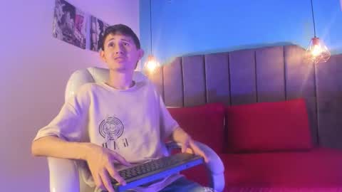 Thiago online show from March 3, 8:49 pm