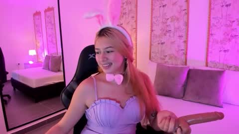 D A N I A online show from October 31, 2:56 am