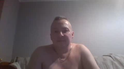 Snapshot of daniel0028 chatting on December 8, 2:57 am dan online show from December 8, 2:57 am