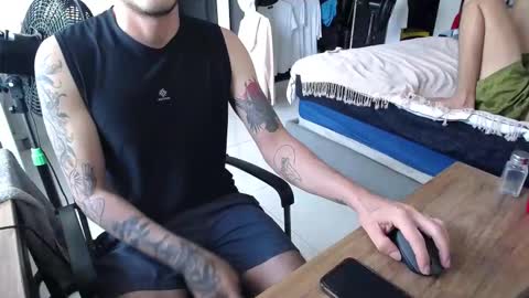 daniel_velez26 online show from March 29, 8:21 pm