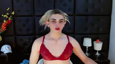 daniela_pink_ online show from March 8, 12:11 am