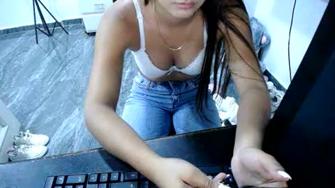 danielaa_foxx online show from June 21, 8:37 pm