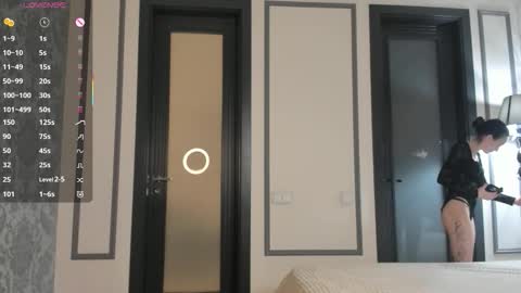 Mia online show from January 16, 1:25 am