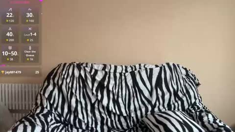 Mia online show from November 19, 7:18 am