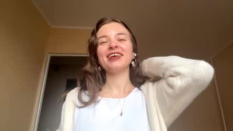 Mia online show from November 6, 7:44 am