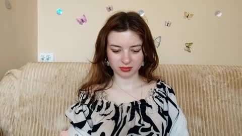 Mia online show from May 6, 7:14 am