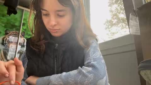 Mia online show from October 26, 8:15 am