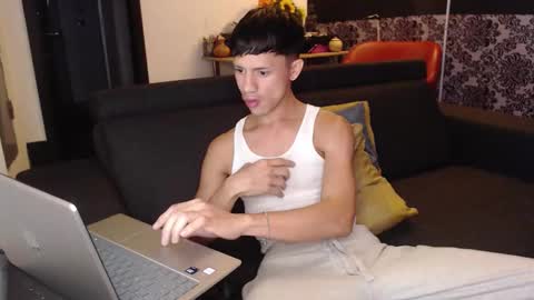 Daniels Cruz online show from February 1, 2:08 am