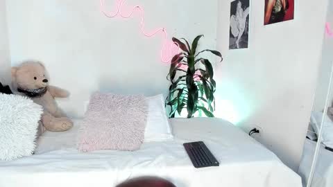 Snapshot of danii_jimenez chatting on February 25, 10:20 pm Daniela  online show from February 25, 10:20 pm