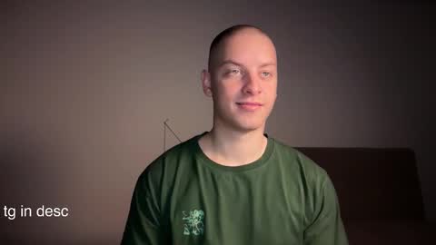 Snapshot of danila_trezzini chatting on October 22, 1:20 am danila online show from October 22, 1:20 am