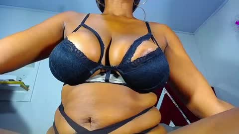 danisabrownn online show from June 5, 3:06 pm