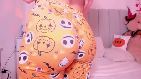 Snapshot of dannahyde chatting on October 1, 7:46 pm Insta DannaBlueX online show from October 1, 7:46 pm