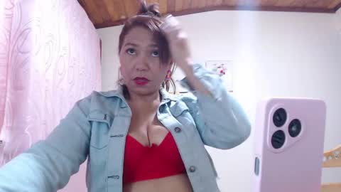 dannamomcerratt online show from April 25, 2:25 am