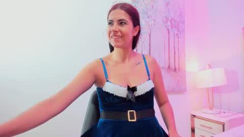 danniakross online show from December 20, 10:33 am