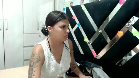 daphne877046 online show from July 17, 11:17 pm