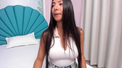 Snapshot of daphne_fox_ chatting on March 1, 2:15 am Daphne  online show from March 1, 2:15 am