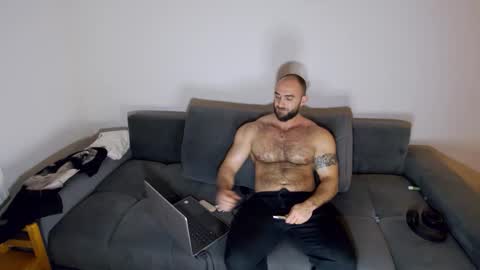 dariomuscle1993 online show from January 6, 10:03 pm