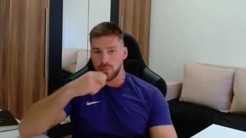 darius_94 online show from January 15, 2:15 pm