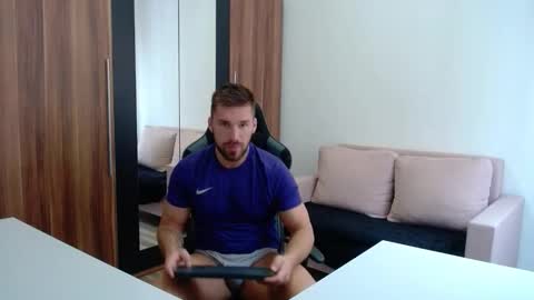 darius_94 online show from November 27, 8:44 am