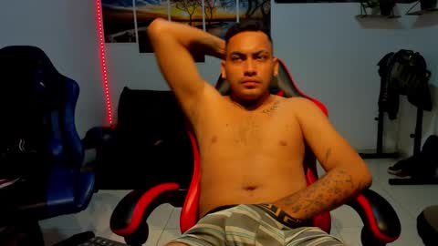 dark_boy02 online show from November 29, 9:00 pm