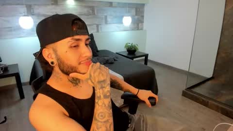 Dark online show from November 18, 2:53 pm