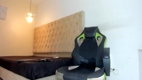 darkknightx01 online show from February 13, 10:18 am