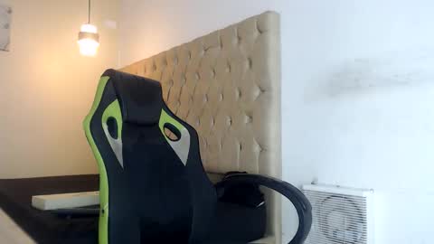 Snapshot of darkknightx01 chatting on October 22, 2:15 am darkknightx01 online show from October 22, 2:15 am