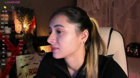 Belle online show from October 31, 4:13 am