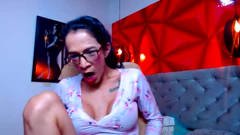 Snapshot of daslytsroze chatting on October 1, 2:21 am Dasly online show from October 1, 2:21 am