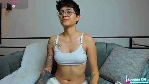 Snapshot of dass_roman chatting on September 23, 9:43 pm Dass Roman online show from September 23, 9:43 pm