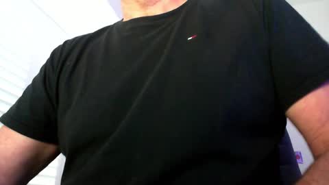 davesu12345 online show from December 4, 8:47 am