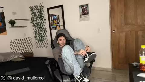 Snapshot of david_muller_ chatting on September 26, 2:52 am David online show from September 26, 2:52 am