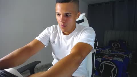 Snapshot of davisito7 chatting on March 12, 4:30 am David Angel online show from March 12, 4:30 am