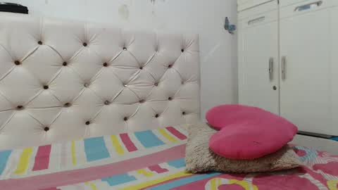 instagram  catherin dayana reina online show from February 27, 4:53 pm