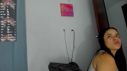 Snapshot of dayhanshelby chatting on January 17, 9:39 am nice too meet you i m alison online show from January 17, 9:39 am