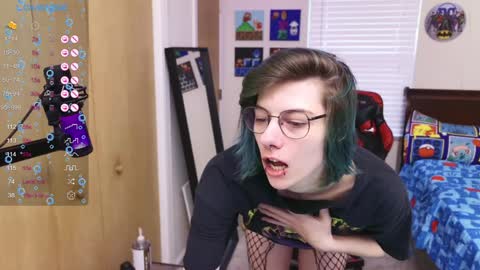 Snapshot of deadratsoup chatting on February 6, 7:07 pm Rat online show from February 6, 7:07 pm