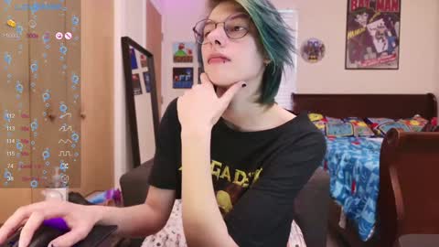 Snapshot of deadratsoup chatting on January 14, 7:00 pm Rat online show from January 14, 7:00 pm