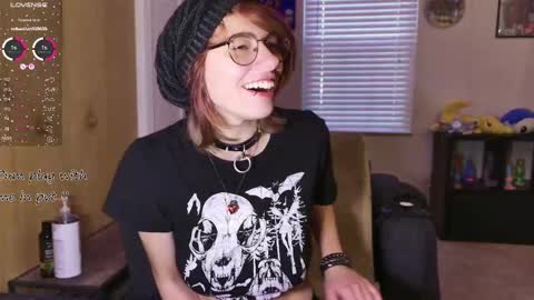 Snapshot of deadratsoup chatting on October 7, 3:08 pm Rat online show from October 7, 3:08 pm