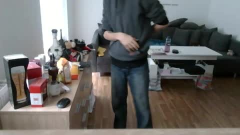 robert online show from March 15, 7:02 am