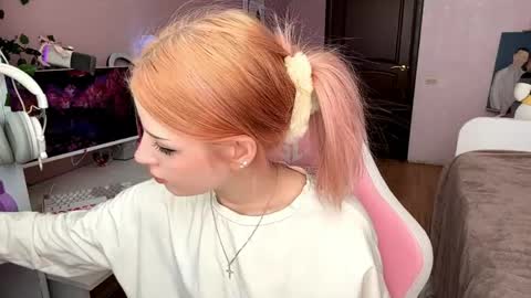 Maggie online show from April 29, 2:38 am