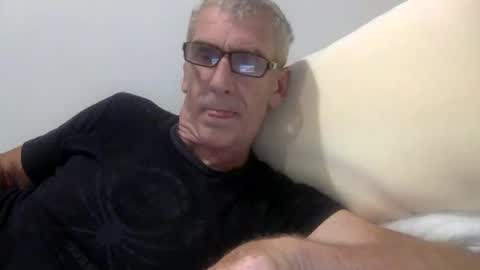 deanofflove221000 online show from December 18, 5:47 am