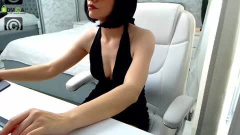 Elly online show from July 19, 9:56 am